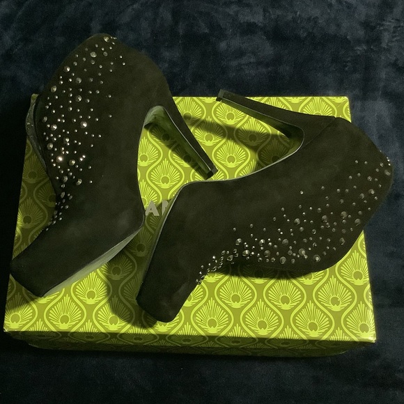🛑 Gianni Bini Galena Rhinestone Suede Bootie Heels - Picture 4 of 12